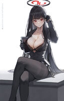 607